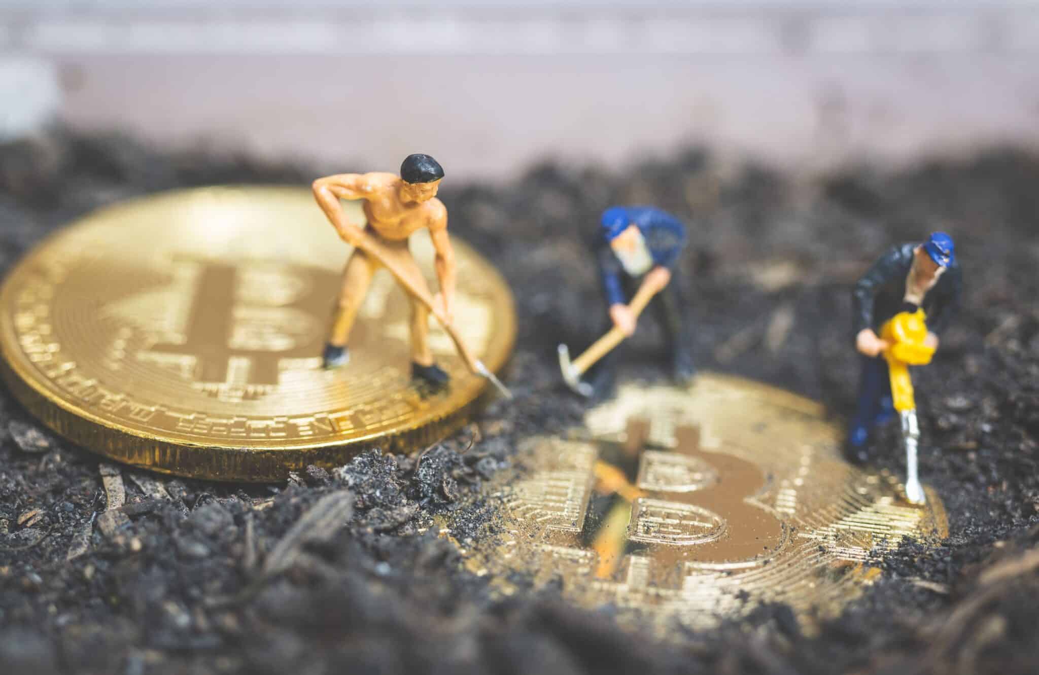 The Dual Advantages of Crypto Mining Stocks and Bitcoin Investment