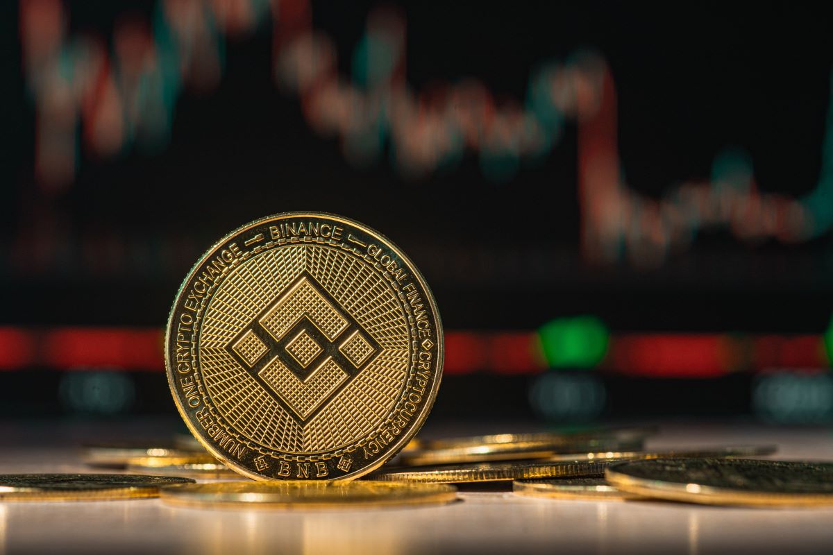 [LIVE] BNB Price Achieves New All-Time High as BTC Touches $120,000