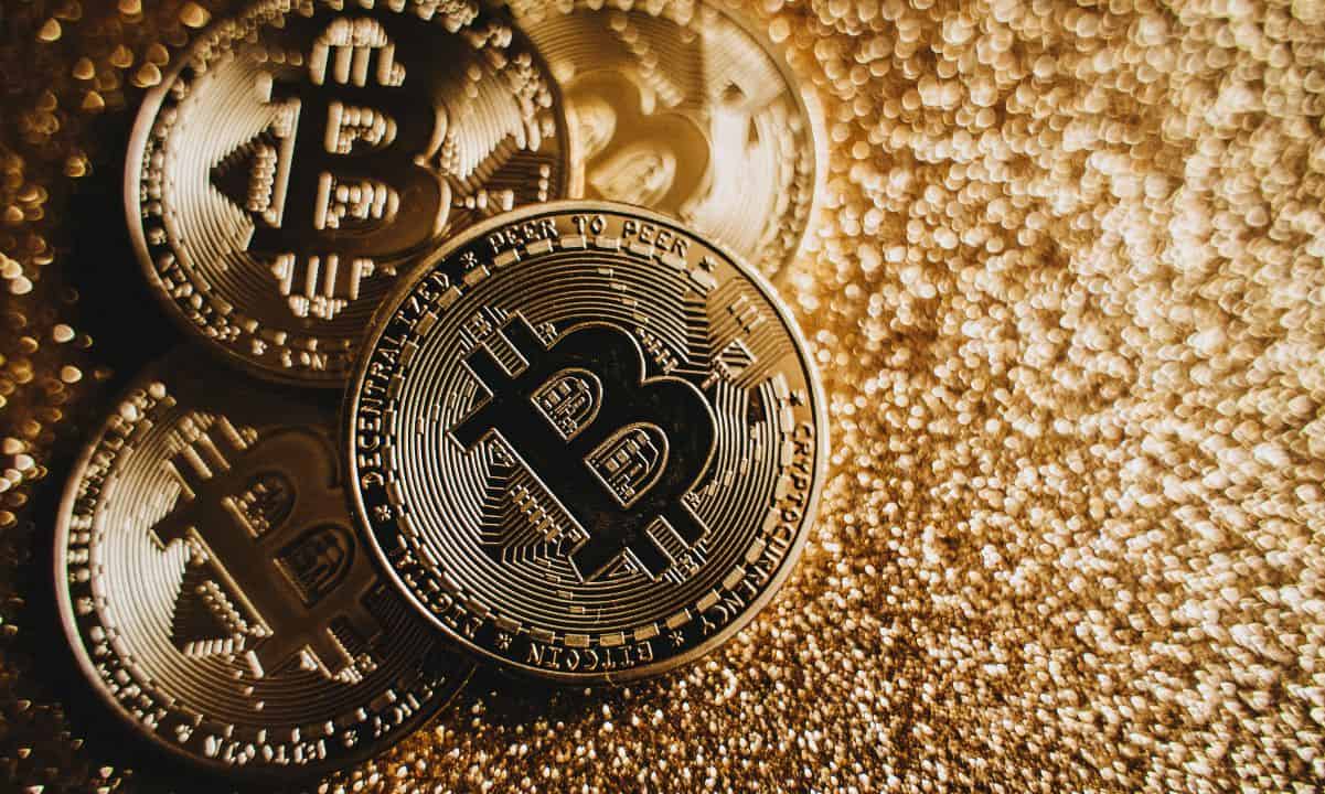 Bitcoin Set for Significant Rise as Gold Correlation Indicates Surge in Late November