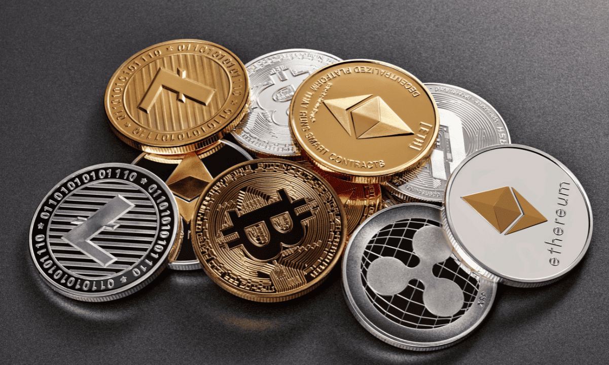 Corporate Crypto Treasuries Amass $135 Billion, Warns of Risks in DAT Model