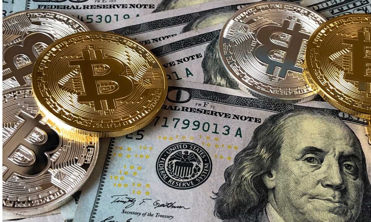 Market Analysis: Bitcoin Faces Further Decline Amidst Strengthening Dollar