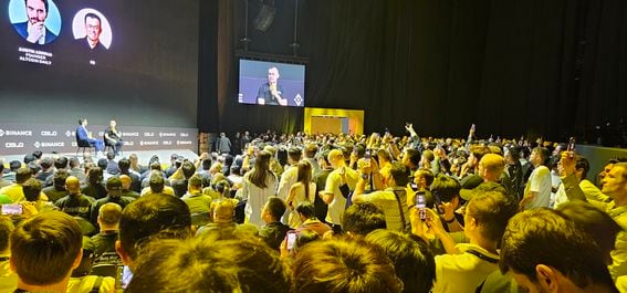 Binance Founder CZ Receives Warm Welcome in Dubai Following Prison Release