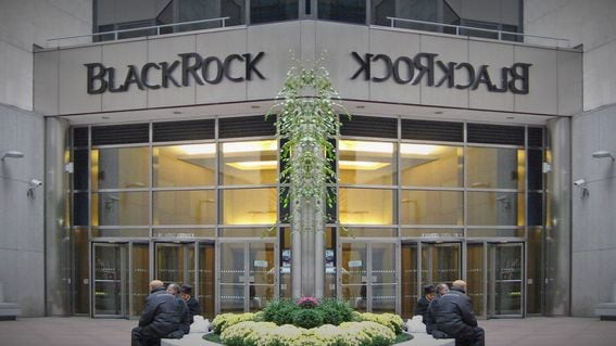 Crypto Traders Anticipate BlackRock's Bitcoin ETF Reaching $100 with IBIT Options