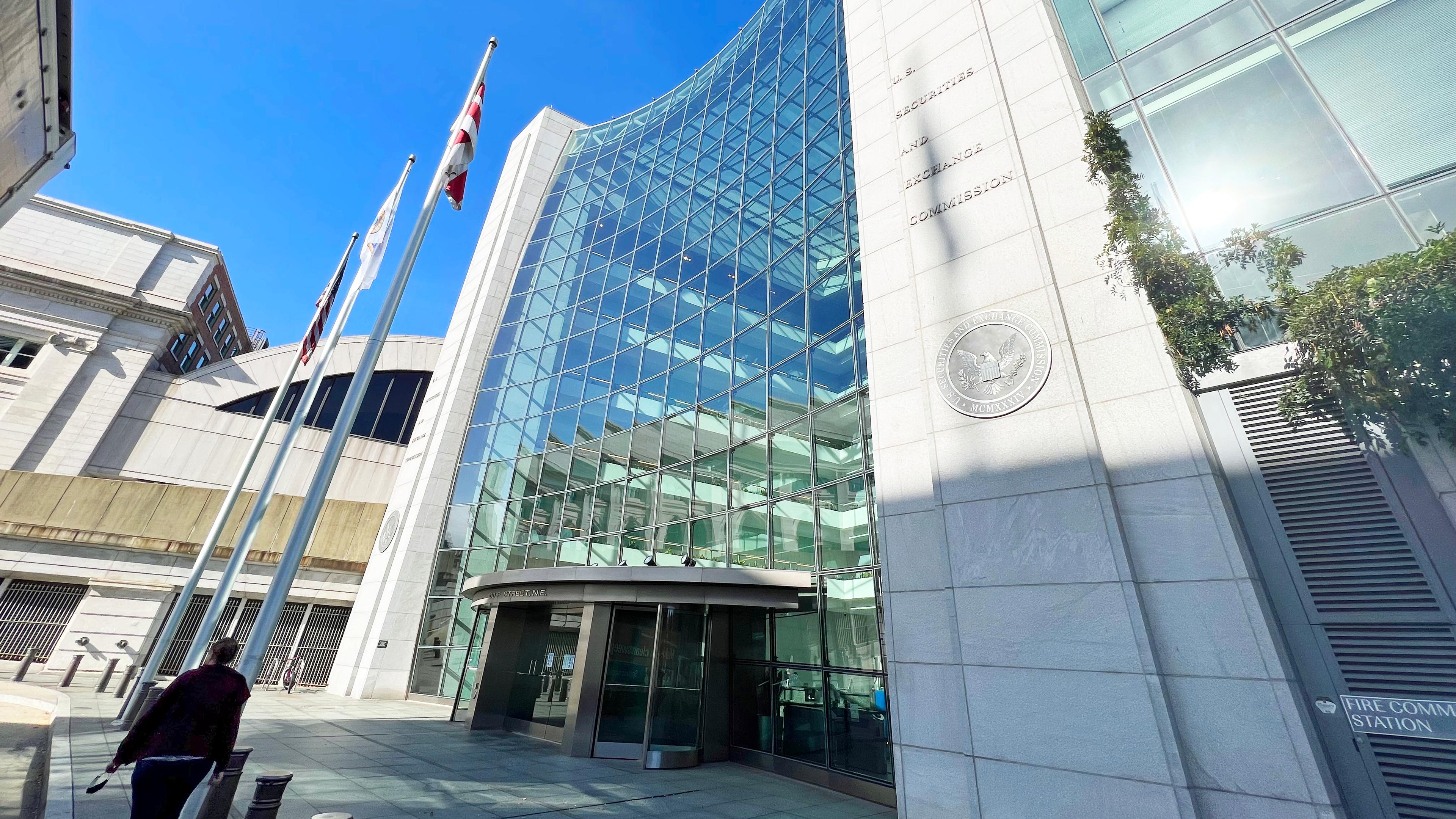 SEC Advances Applications for Crypto ETFs Involving XRP, Litecoin, and Solana