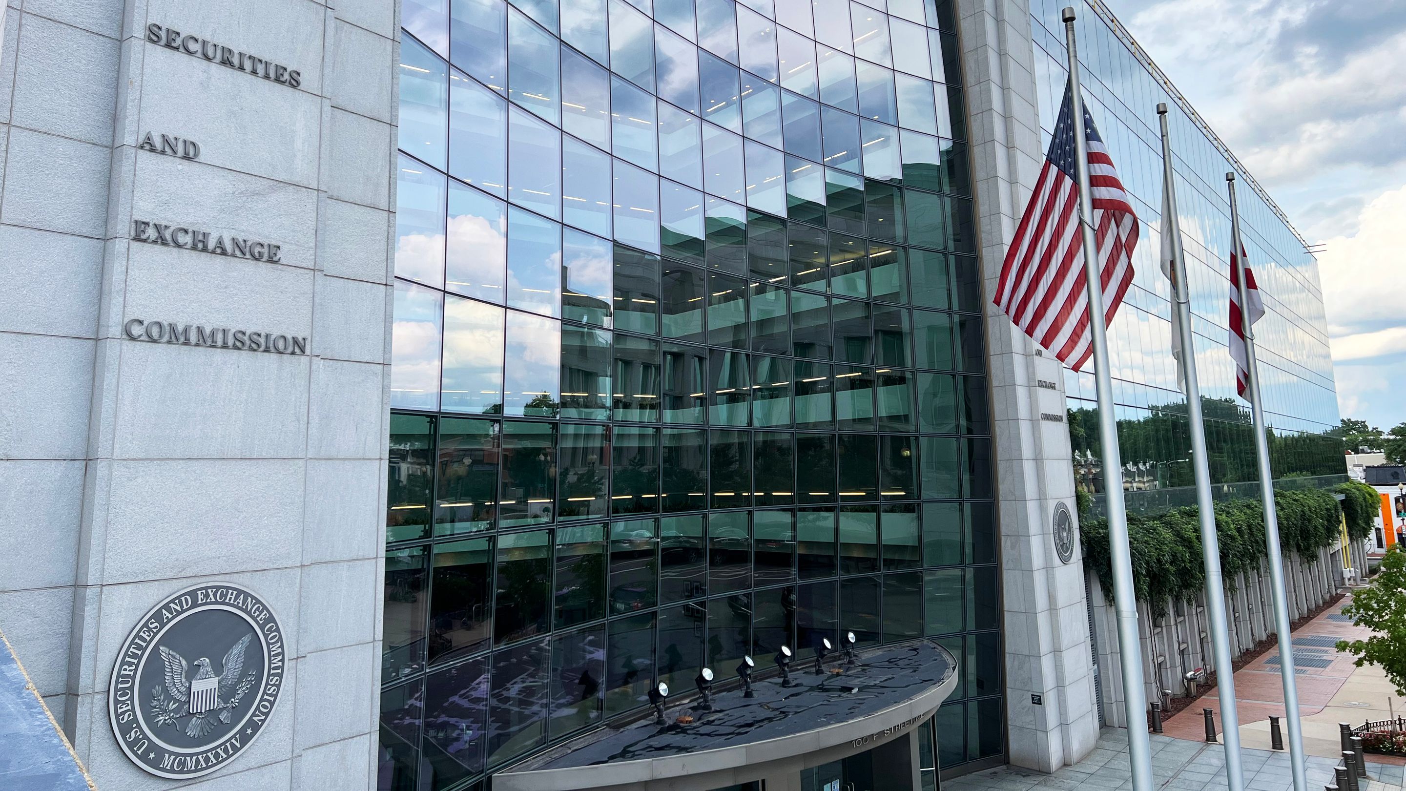 SEC Withdraws from Legal Dispute Over Crypto Dealer Regulations