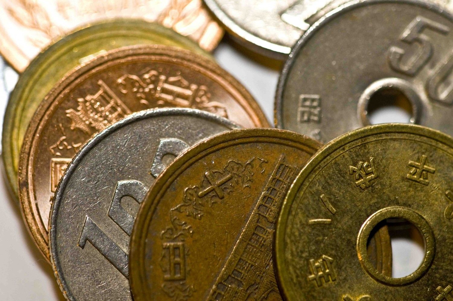 Japanese Bonds Cause Concern as Bitcoin Bounces Back from Recent Tariff Fears