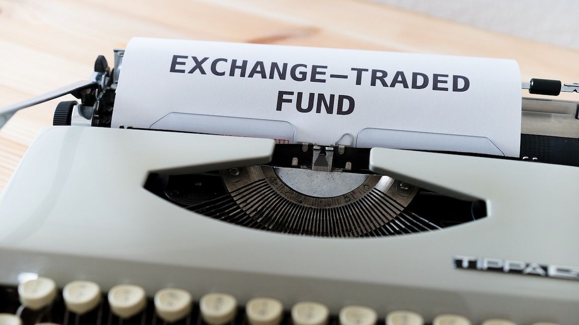 SEC Postpones Decisions on Dogecoin and XRP ETFs