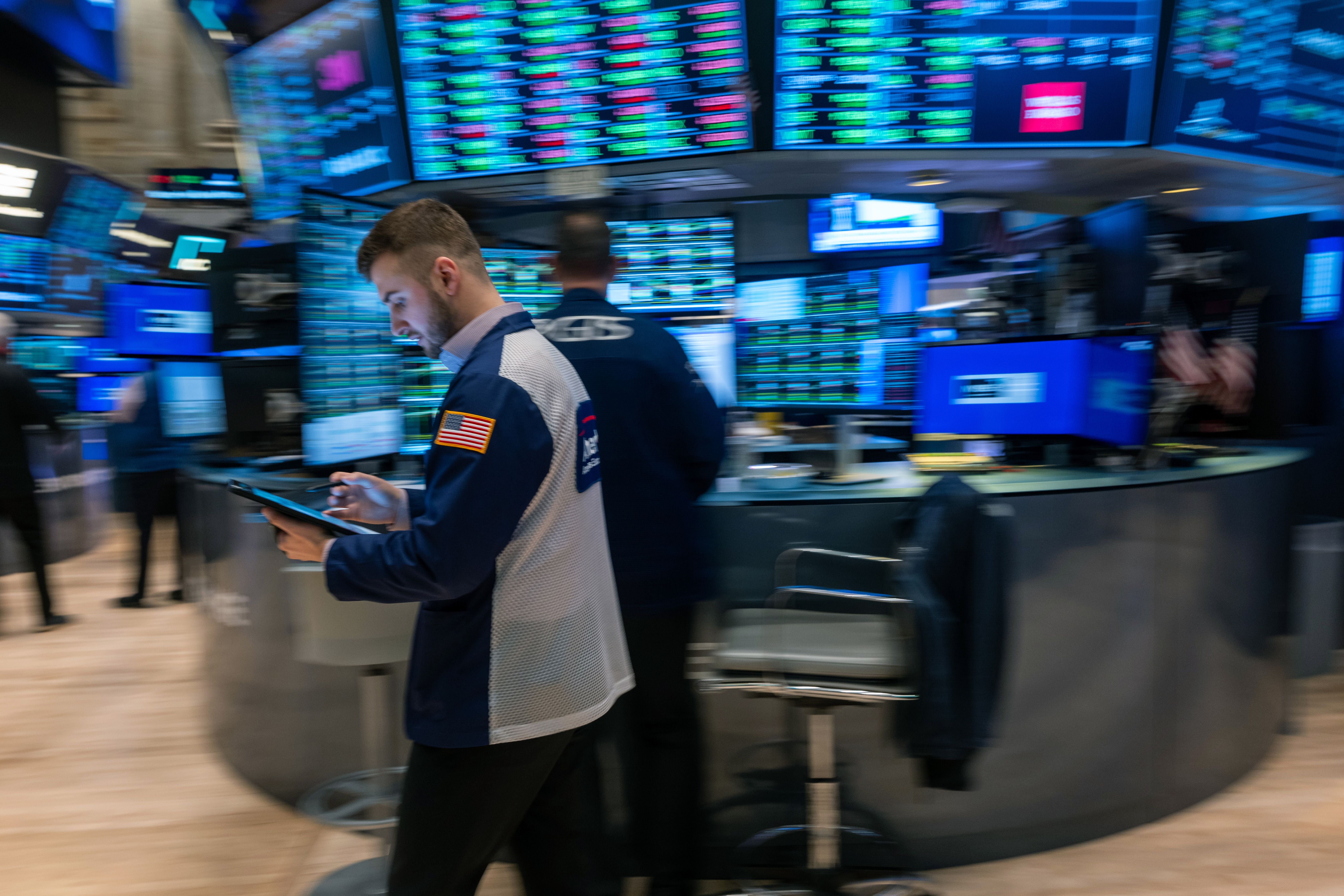 Analysts Predict SEC Approval for SOL, XRP, and DOGE ETFs Soon