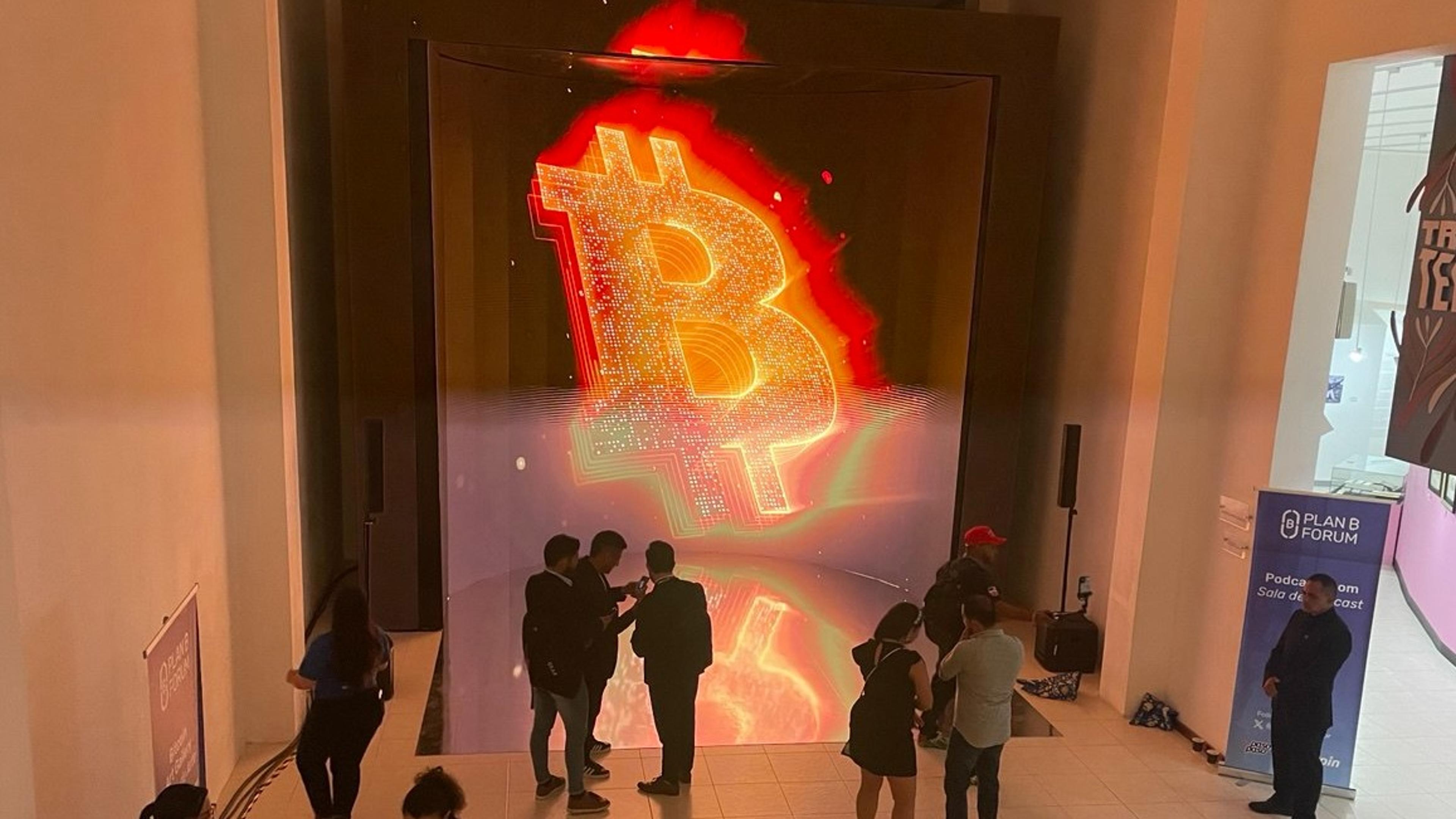 Bitcoin Surpasses $97K, Strategy Reaches New Yearly High Before Earnings Amid Capital Raise Speculation