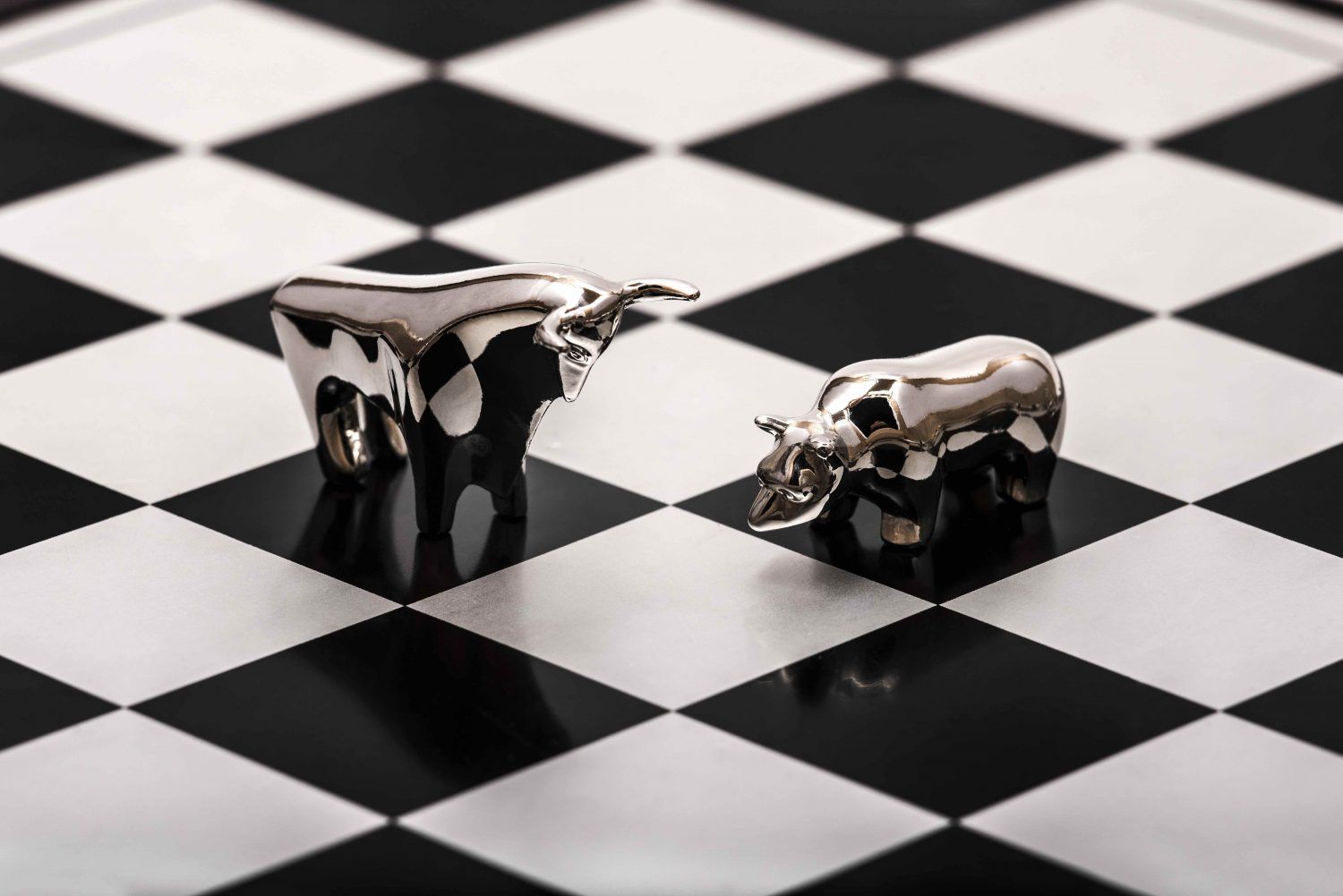 XRP Declines 4% While Bitcoin Traders Remain Cautious at $105K Resistance