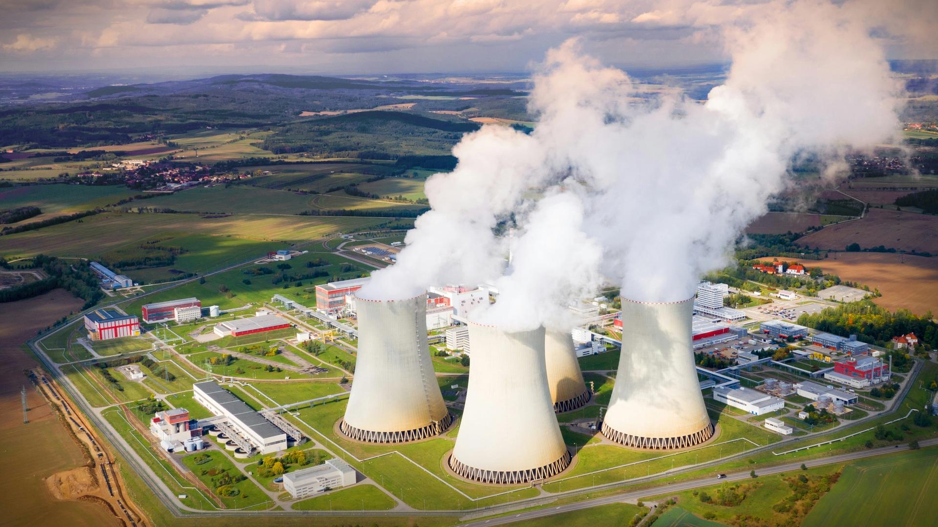 Bitcoin Miners See Gains Amid Meta's 20-Year AI Agreement with Nuclear Facility
