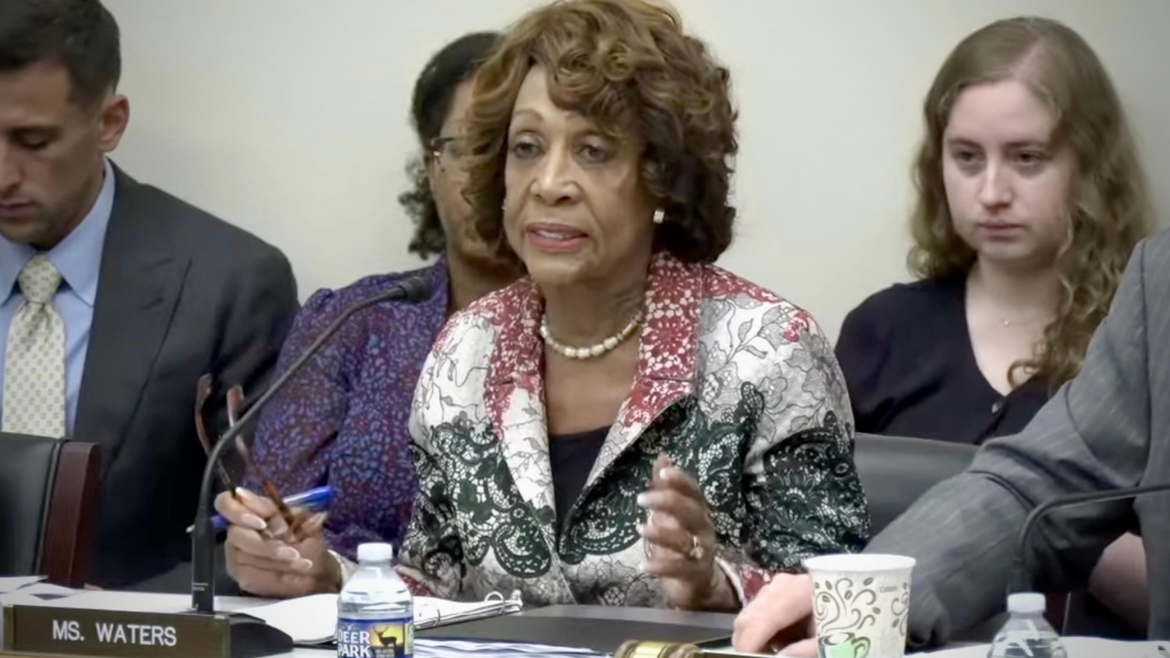 Congressional Democrats Push for Additional Hearing on Crypto Bill Amid Trump Concerns