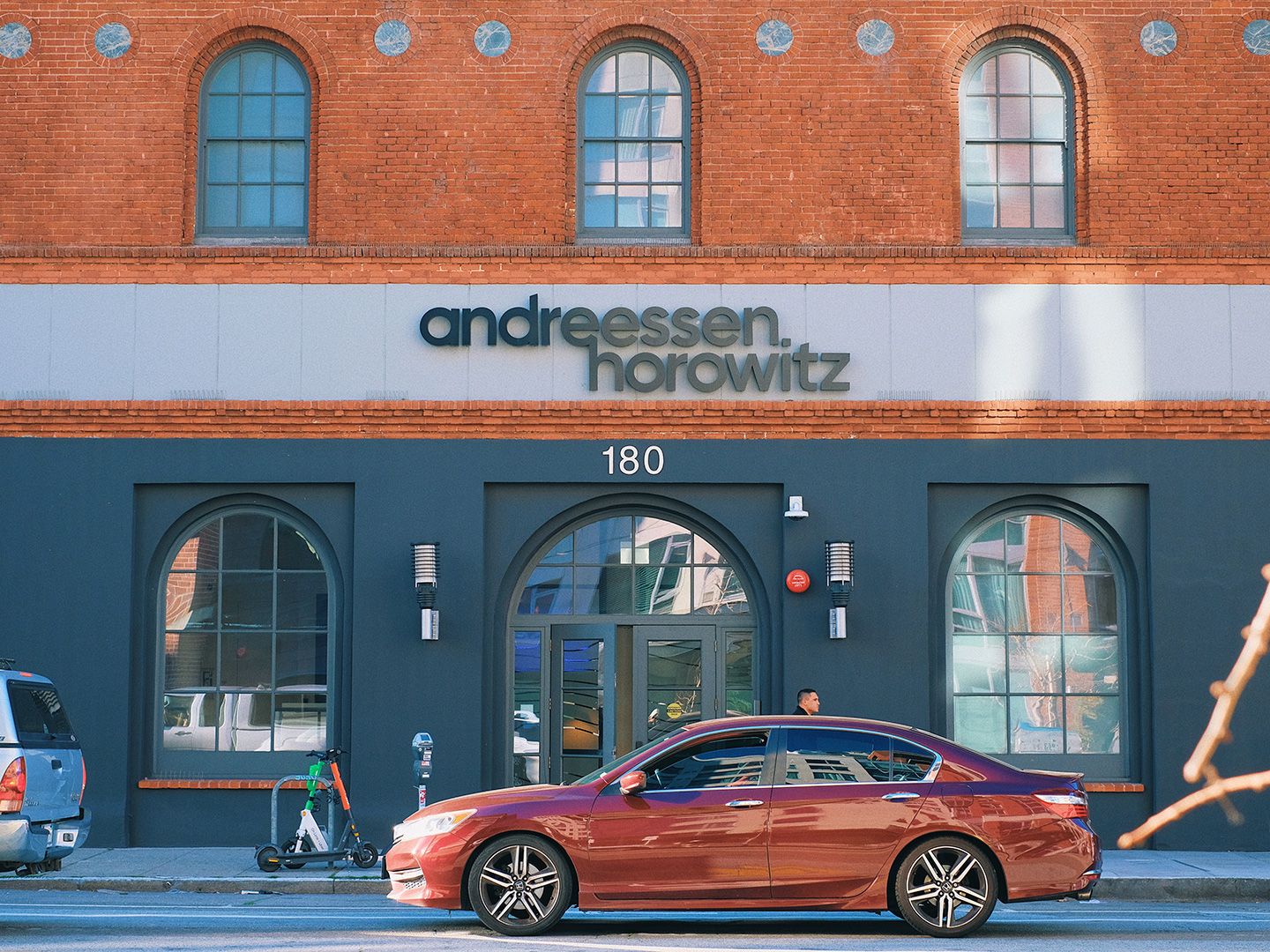 a16z Makes Another Move with $70M Investment in EigenLayer's EigenCloud
