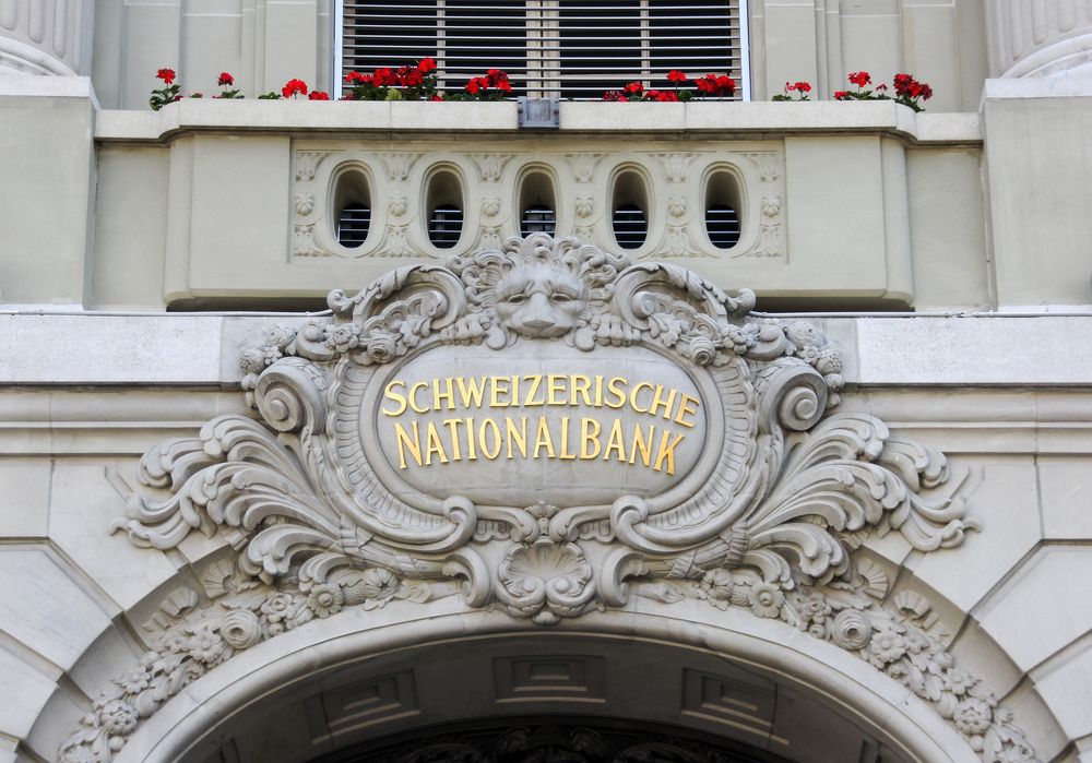 Swiss Central Bank Revives Zero Interest Rate Policy Amid Trade Pressures