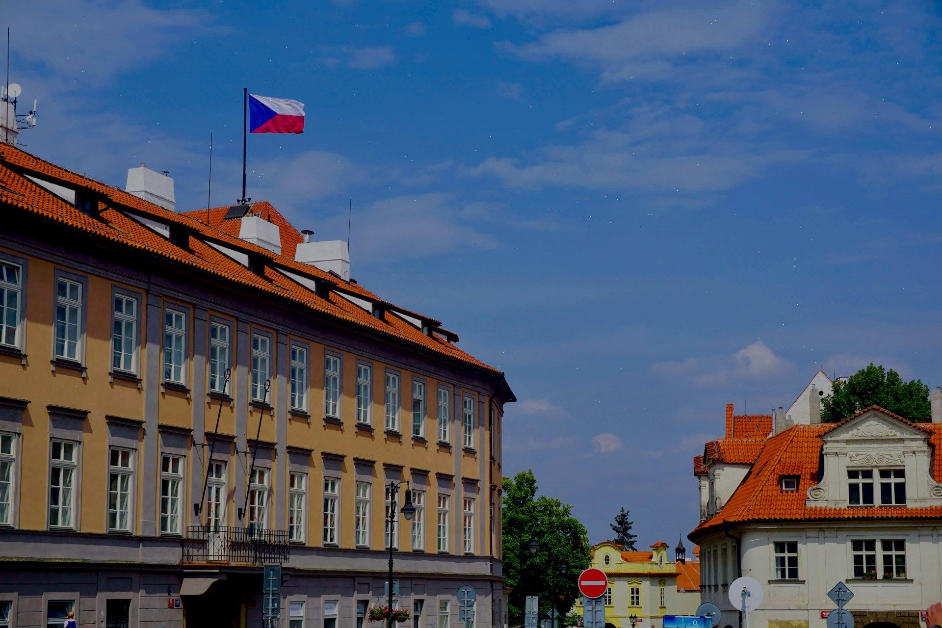 Czech Government Maintains Confidence Amid Bitcoin Donation Controversy