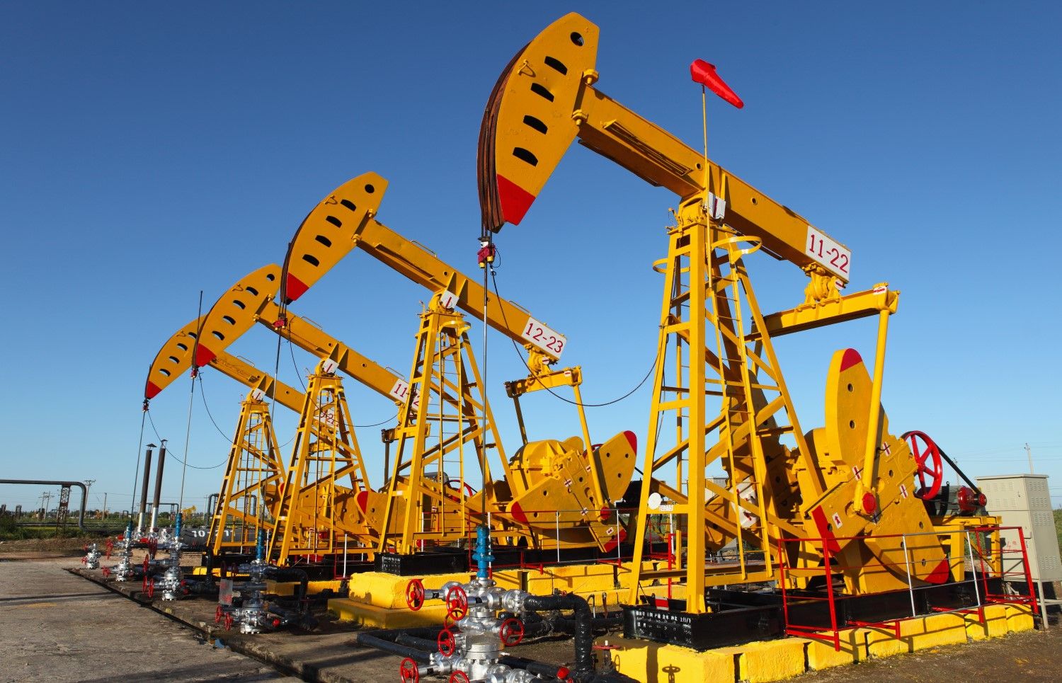 Bitcoin Maintains Crucial Support Level; Oil Prices Underwhelm Amid Geopolitical Tensions