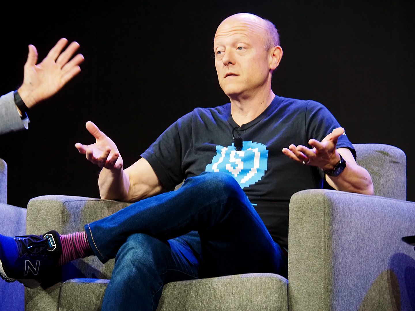 Circle Stock Plummets 15% as BIS Raises Concerns on Stablecoins