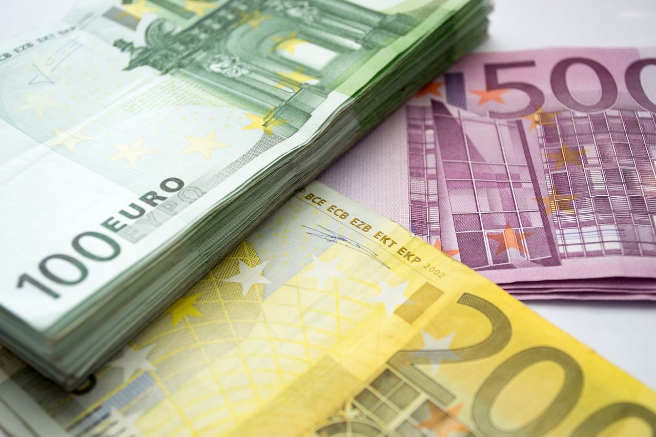 Surge in Euro Stablecoins' Market Cap Approaches $500M as EUR/USD Matches Bitcoin's Gains