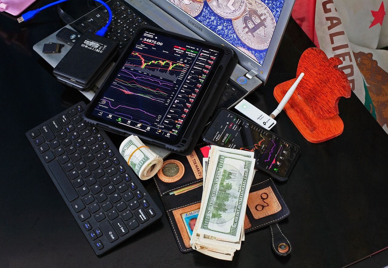 Dollar Index Faces Historic Drop; Bitcoin's Futures Point Toward Sub-$100K