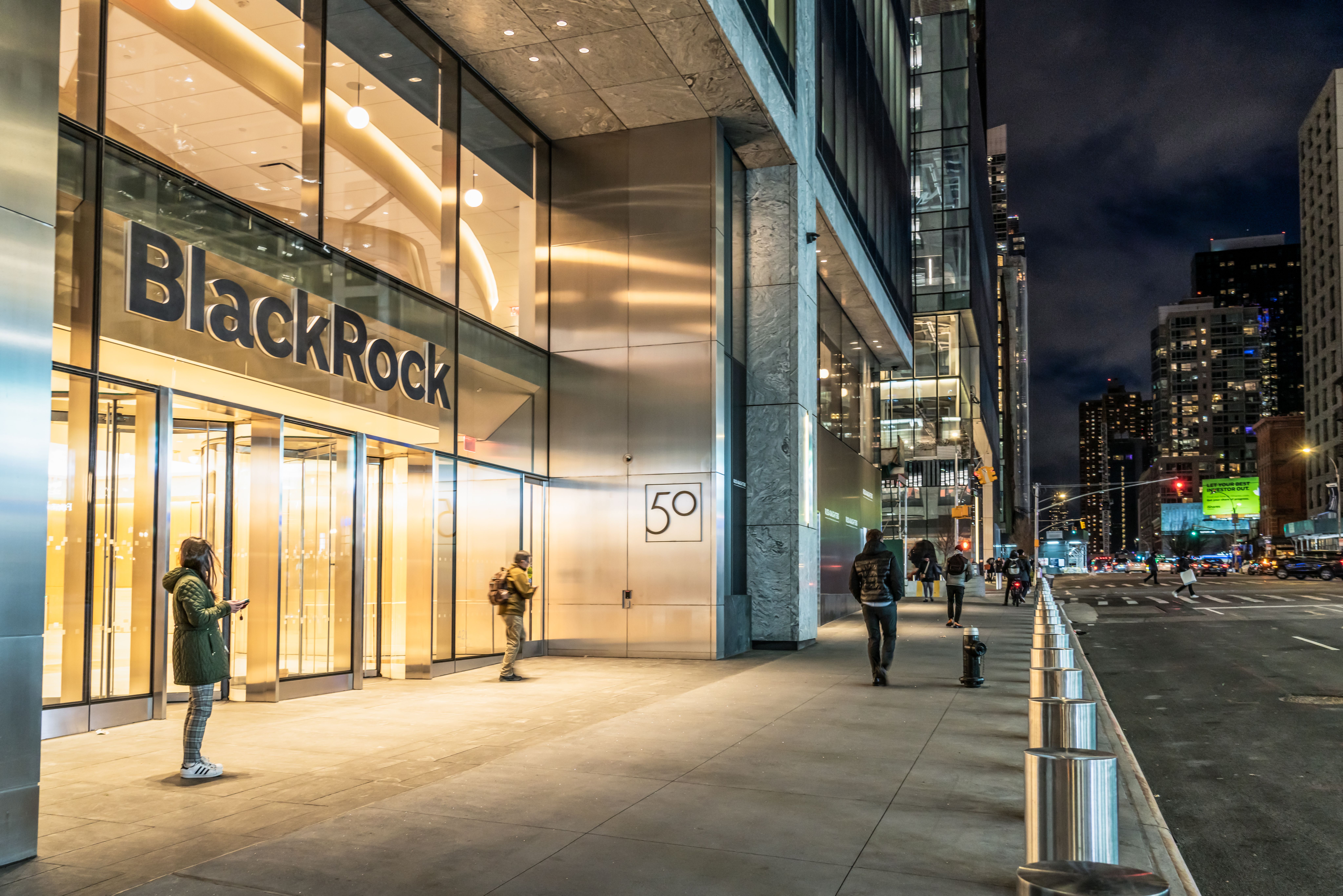 BlackRock's Bitcoin ETF Surpasses S&P 500 Fund in Revenue Generation