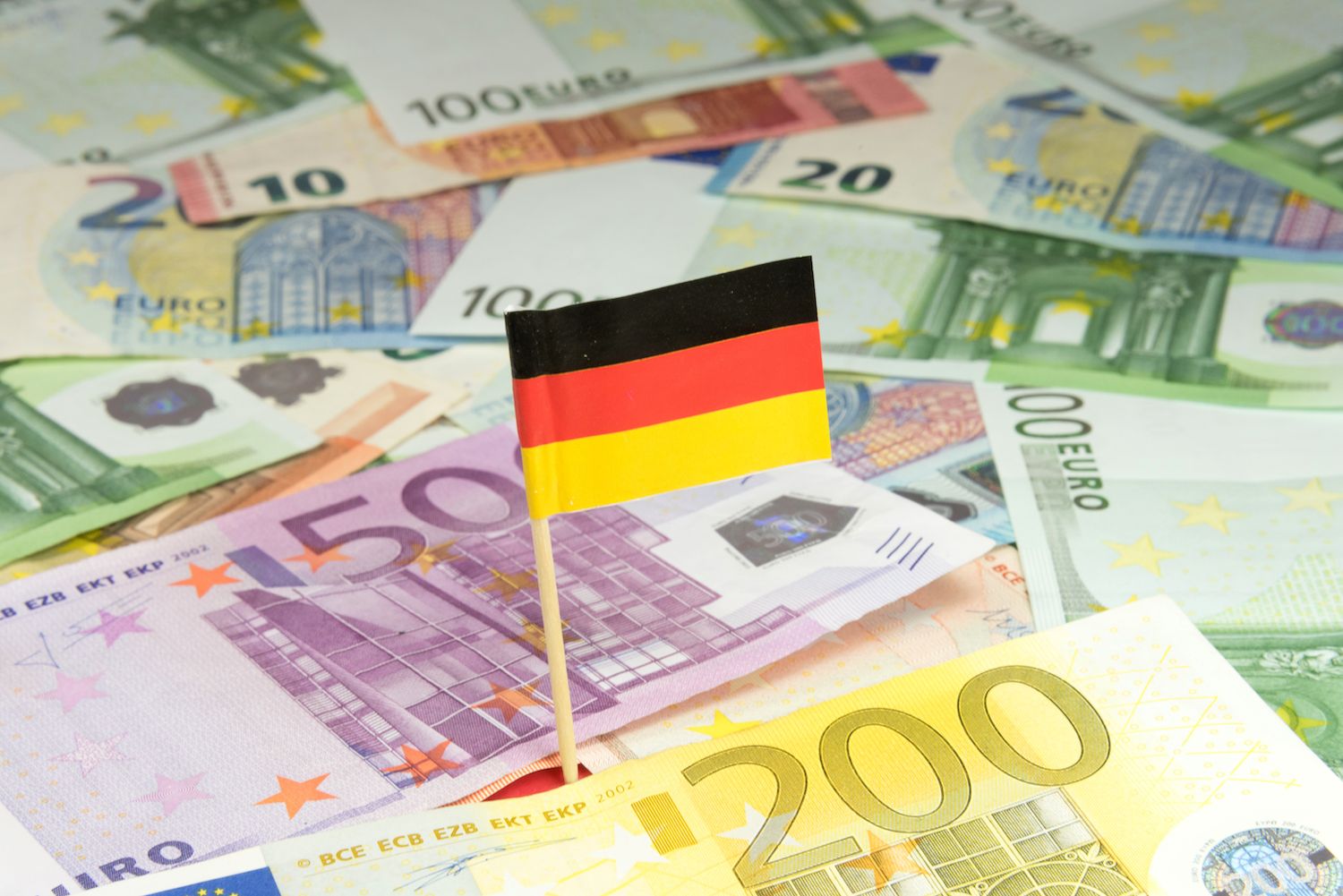 Deutsche Bank's DWS and Partners to Launch First Regulated Euro Stablecoin