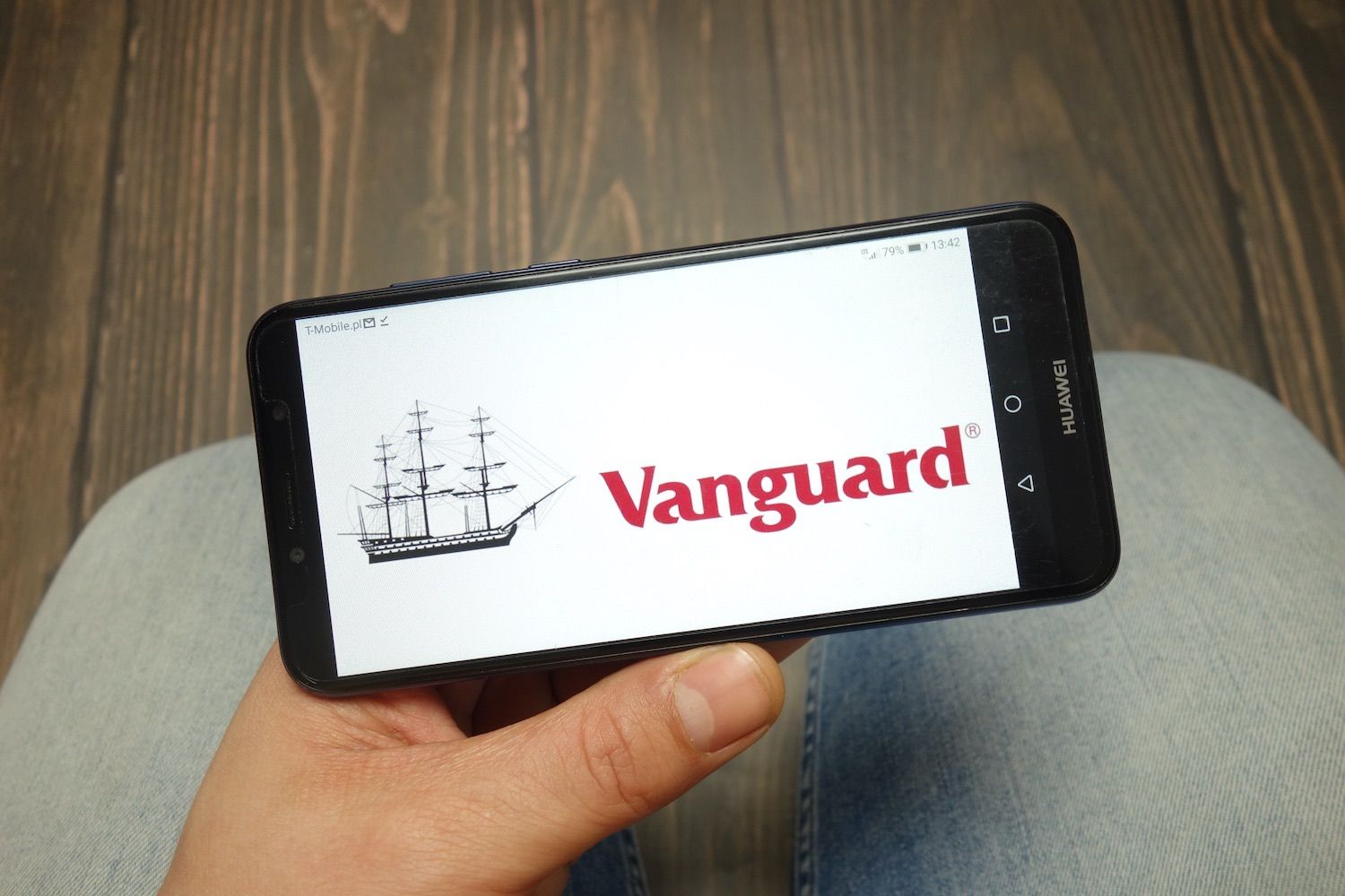 Vanguard's Surprising Position as Largest Shareholder of MSTR Amid Crypto Debate