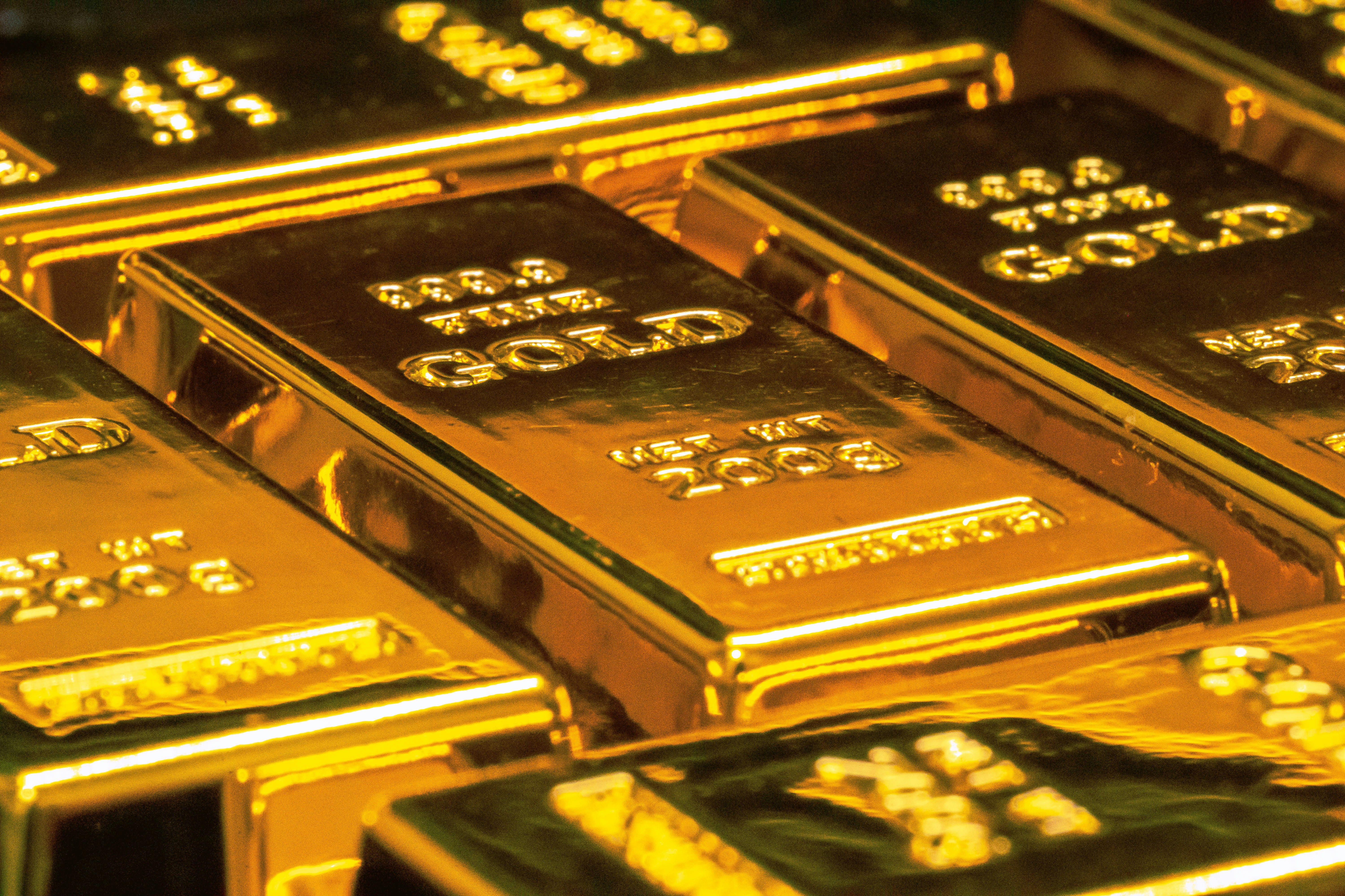 Record Surge of Gold Futures Amid U.S. Tariffs, Might Bolster Bitcoin's Safe-Haven Status