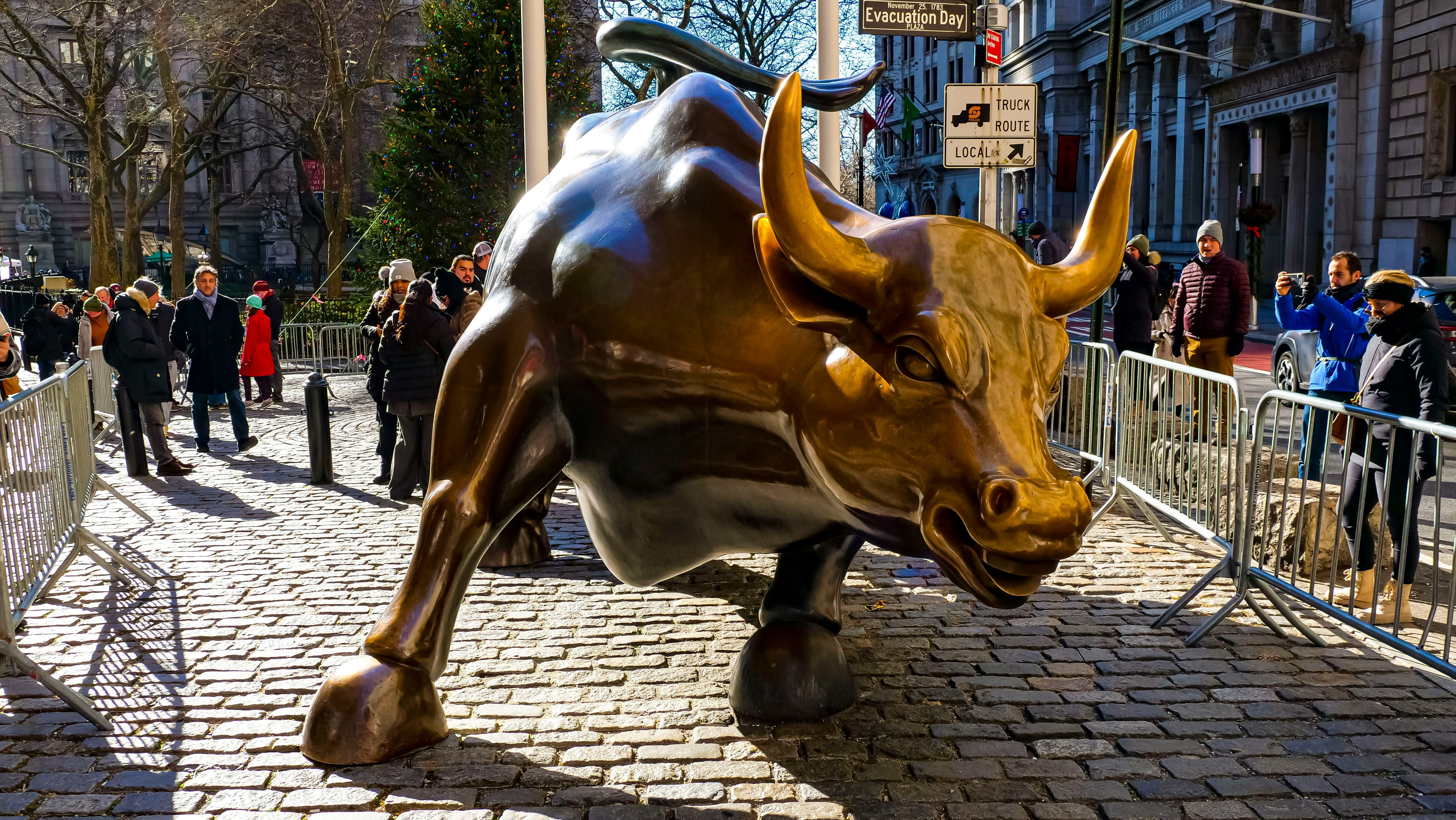 Altcoins Surge as Treasury Secretary Bessent Advocates for 50 Basis Point Rate Reduction