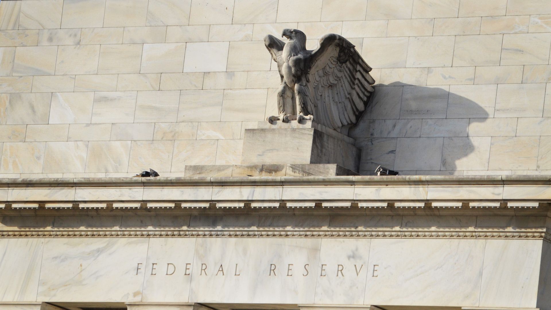 Federal Reserve Disbands Specialized Team for Crypto Oversight
