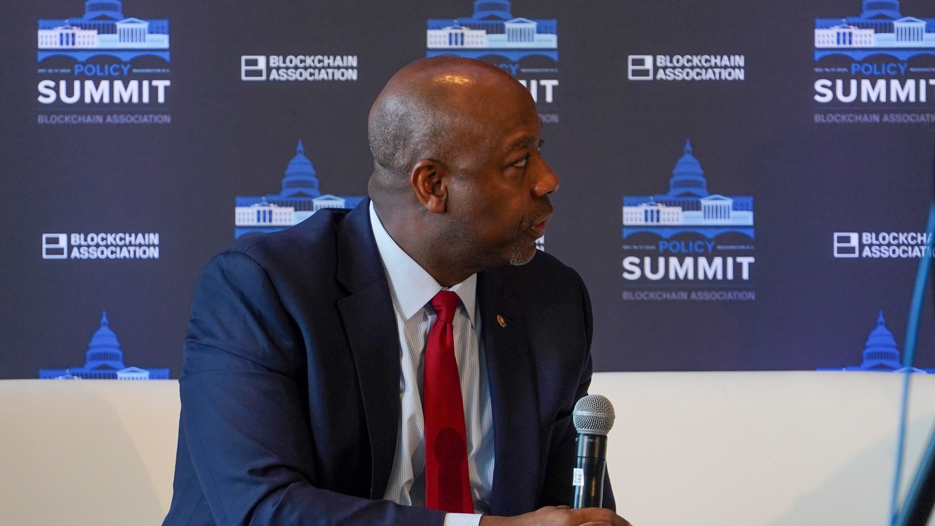 Senate Banking Committee Chair Sees Bipartisan Support for Digital Asset Legislation