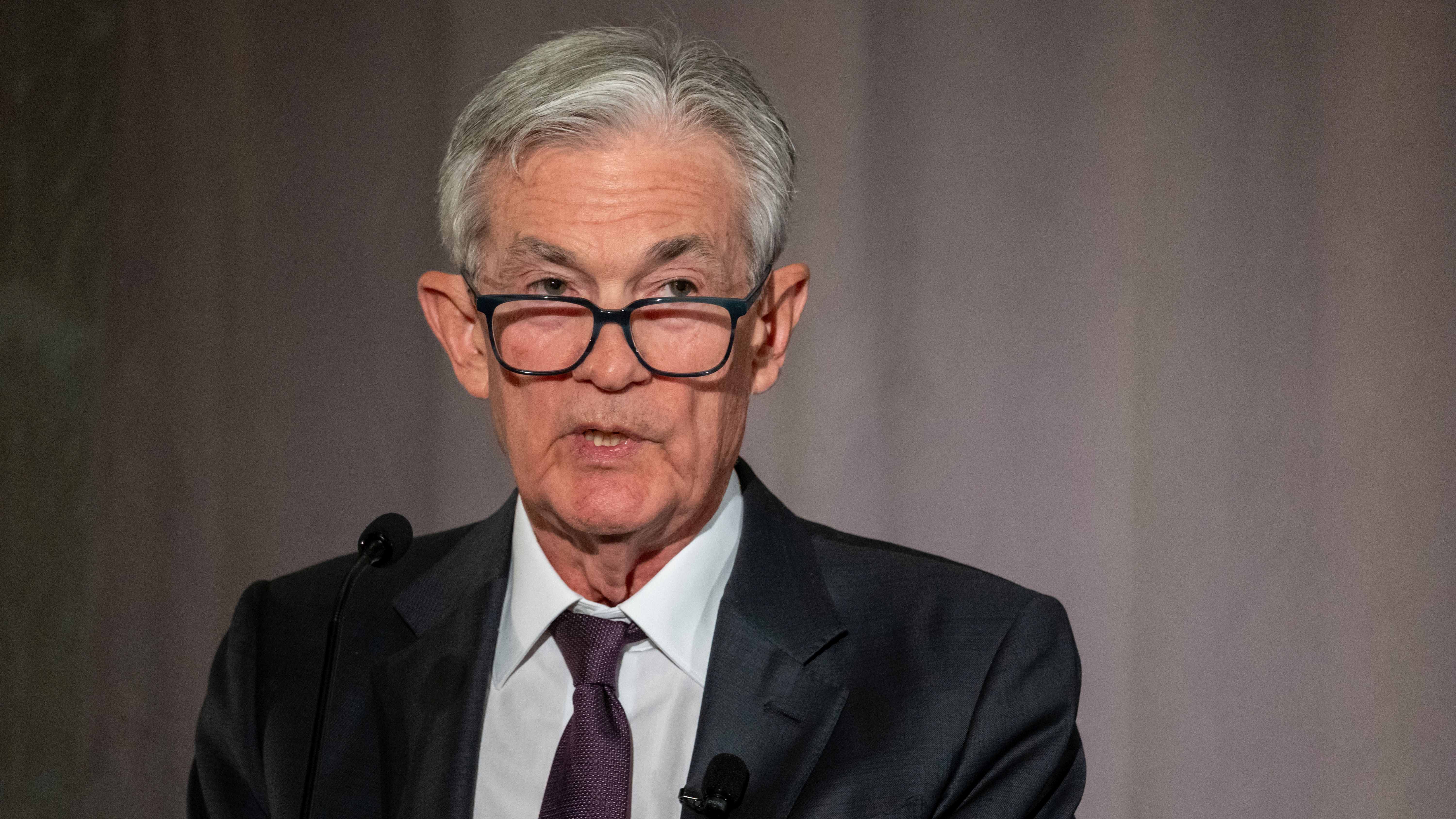 Crypto Market Pauses as Bitcoin Holds Above $113K Prior to Powell’s Speech