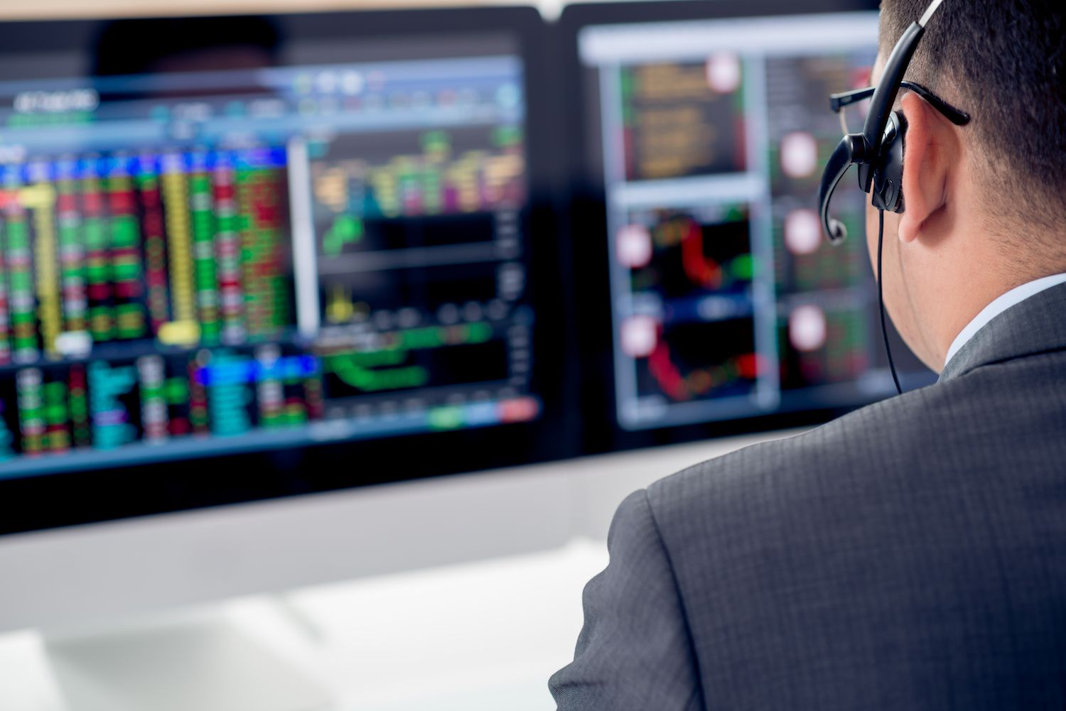 Hyperliquid's Rise: Leading DeFi Derivatives with $30 Billion Daily Processing