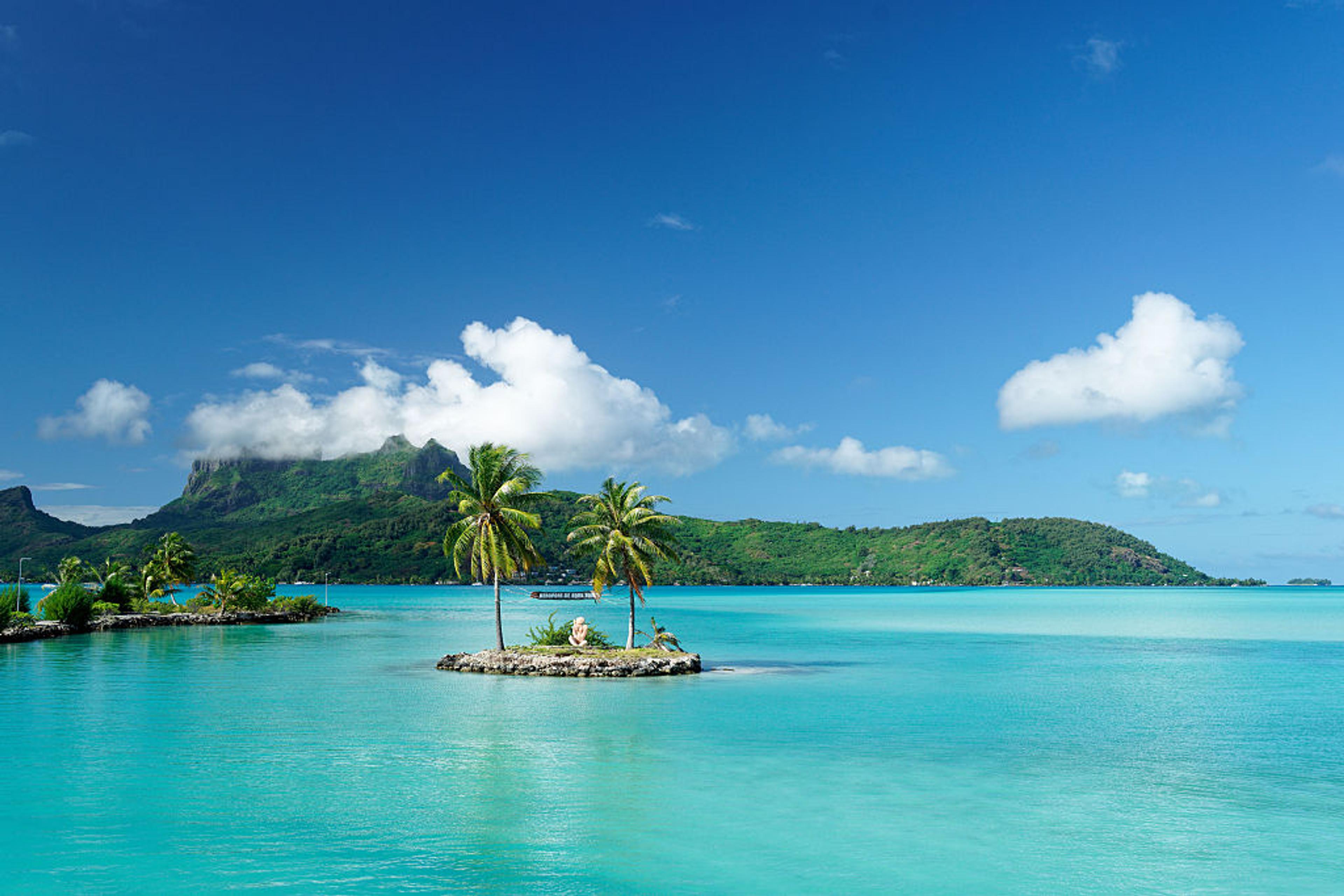 Wealthy Bitcoin Holders Are Choosing Luxury Getaways: Is This a Smart Move?