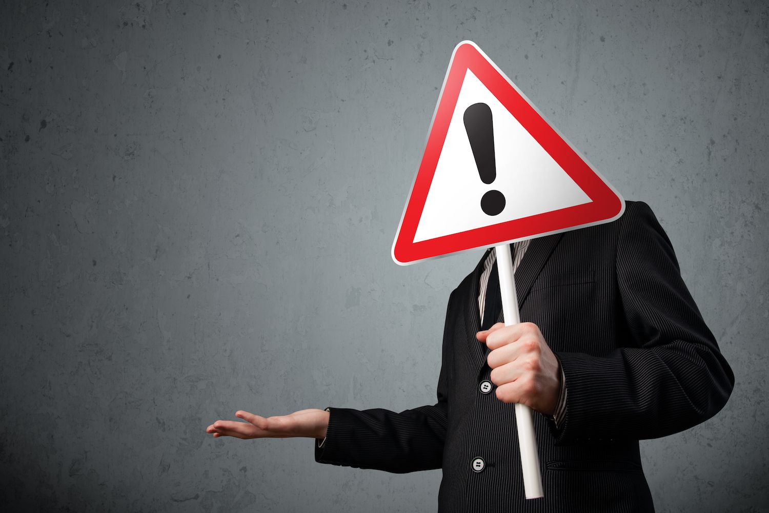 Bitcoin Traders Anticipate 12% Monthly Decline as Solana Outshines Others