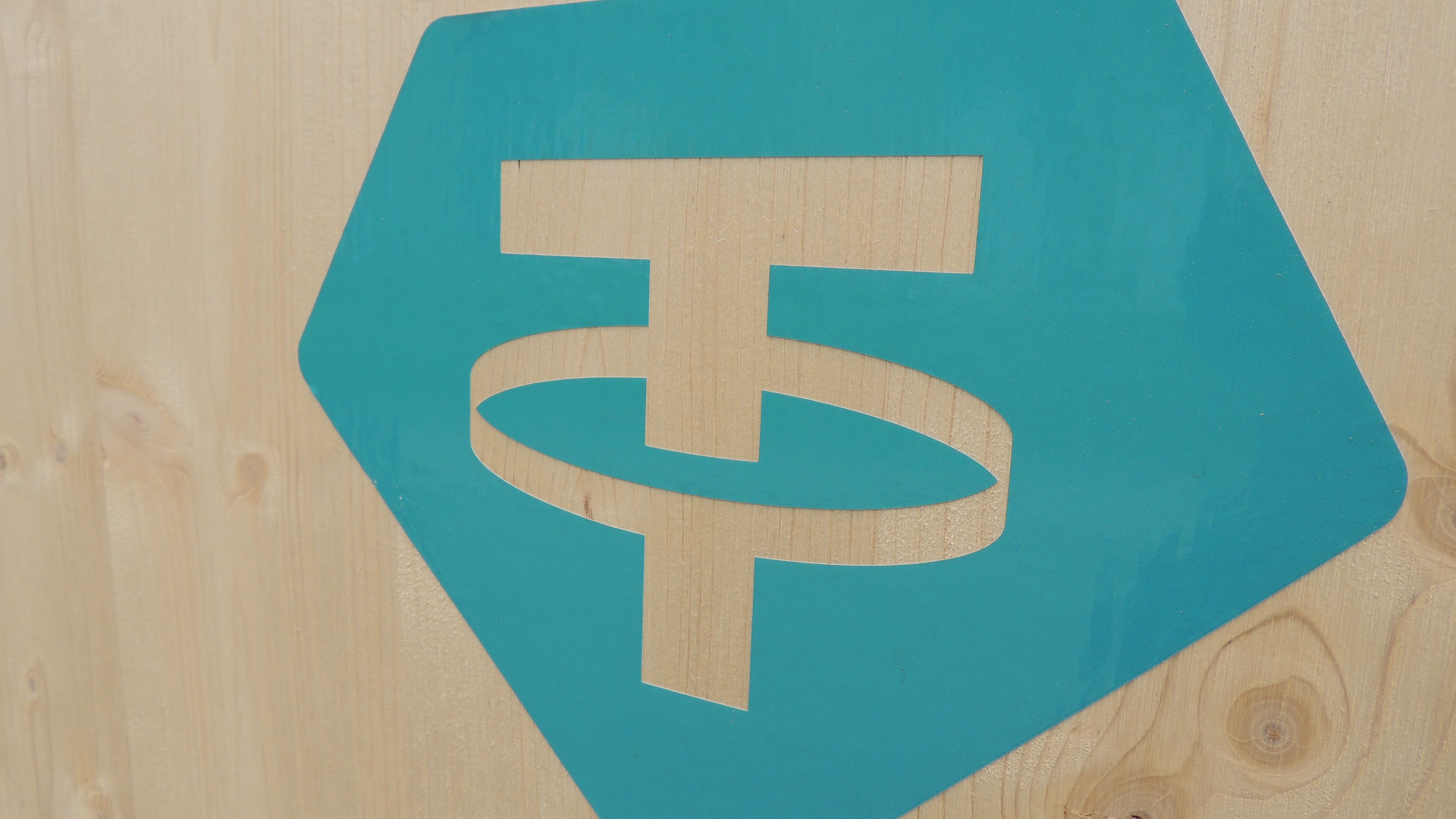 Tether's CEO Refutes Claims of Bitcoin Liquidation for Gold Purchase